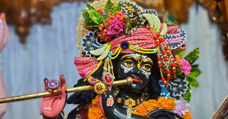 आओ भोग लगाओ प्यारे मोहन – भोग आरती लिरिक्स | Aao Bhog Lagao Mere Mohan: Bhog Aarti Lyrics