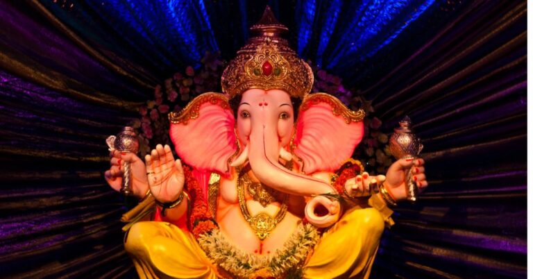 गणेश जी की आरती लिरिक्स लिखित में। Ganesh Ji Aarti Lyrics [ PDF के साथ ]